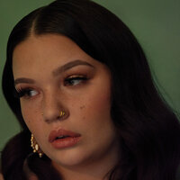 Lola Young - What Is It About Me